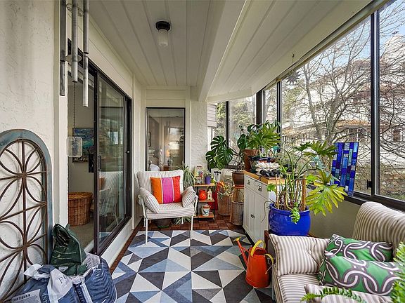 4th image of 1252 Pandora Ave #204
