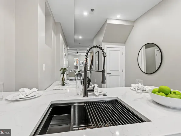 2906 Clifton Ave, Baltimore, MD 21216