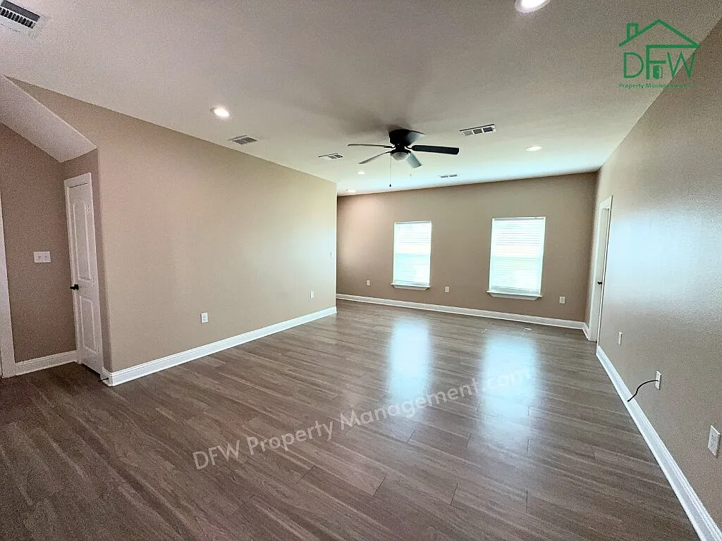 4 bed, 3.0 bath, 1965 sqft, $2,375 — Photo 2