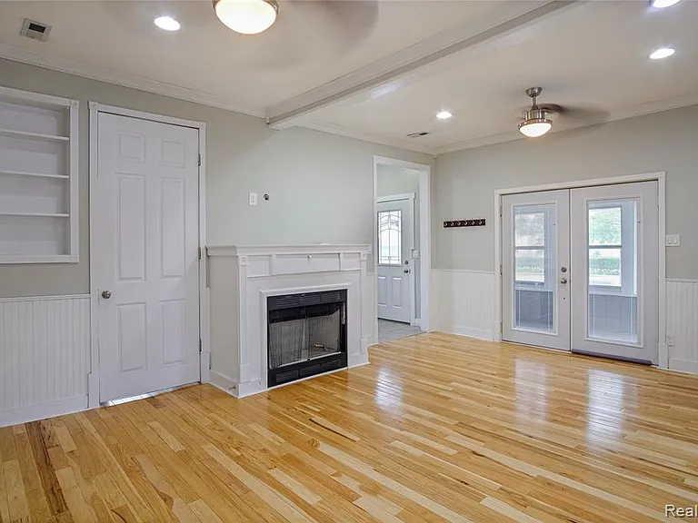 206 N Troy St — Photo 8