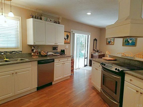 5th image of 111 Norwich Dr