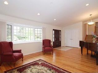 1532 Basswood Cir, Glenview, IL 60025
