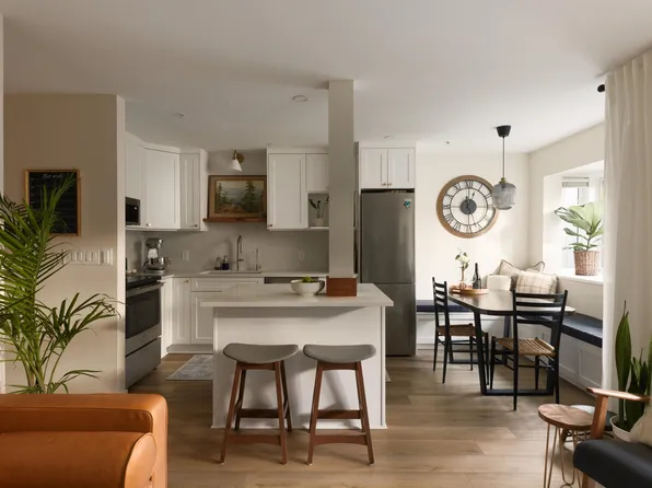 2133 Dundas St #101, Vancouver, BC V5L 1J7