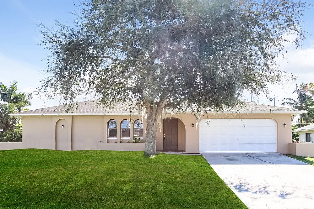 3 bed, 2.0 bath, 1404 sqft, $2,345 — Photo 1