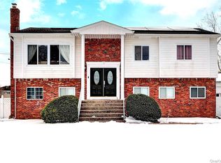 40 Scholar Lane, Commack, NY 11725