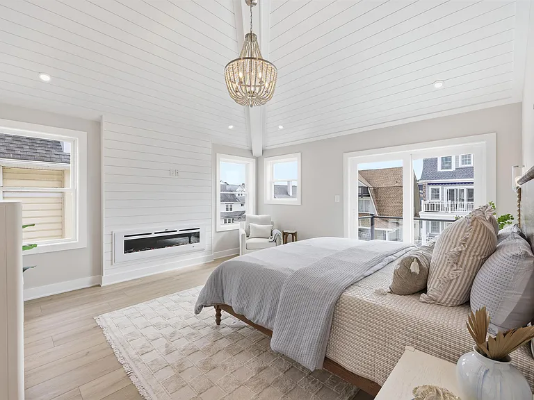 105 S Stratford Ave #BEACHBLOCK JULY AUG — Photo 40