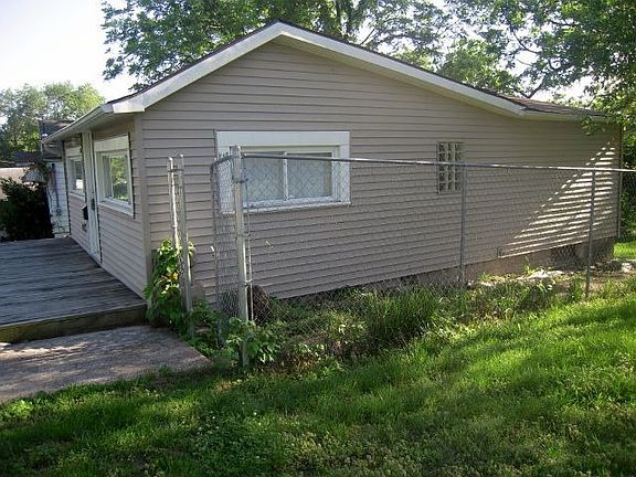 3rd image of 1010 S Harris Ave