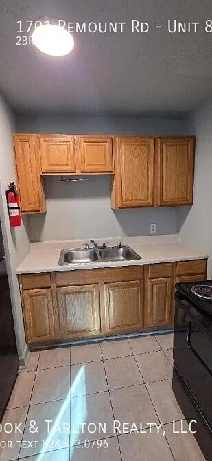 Building Photo - 1701 Remount Rd #8