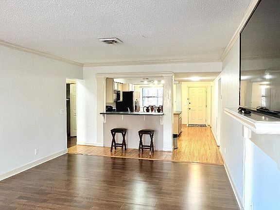 5th image of 509 11th St APT 3009