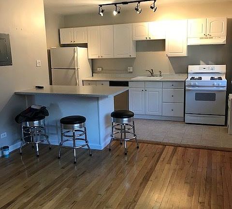 2nd image of 1101 N Bellaire St APT 305