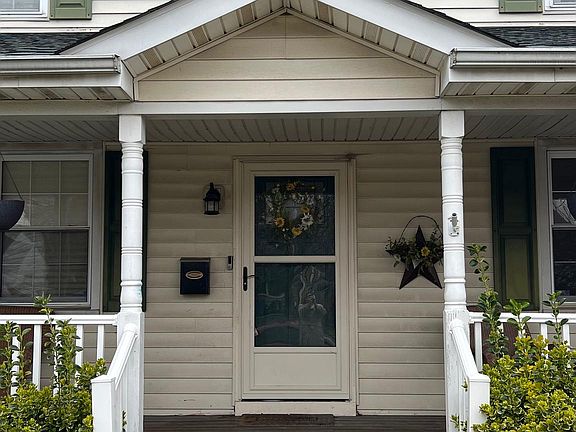 4th image of 3476 Loganview Dr