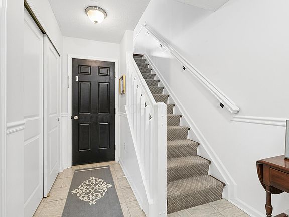 4th image of 5589 Mesa Falls St #15