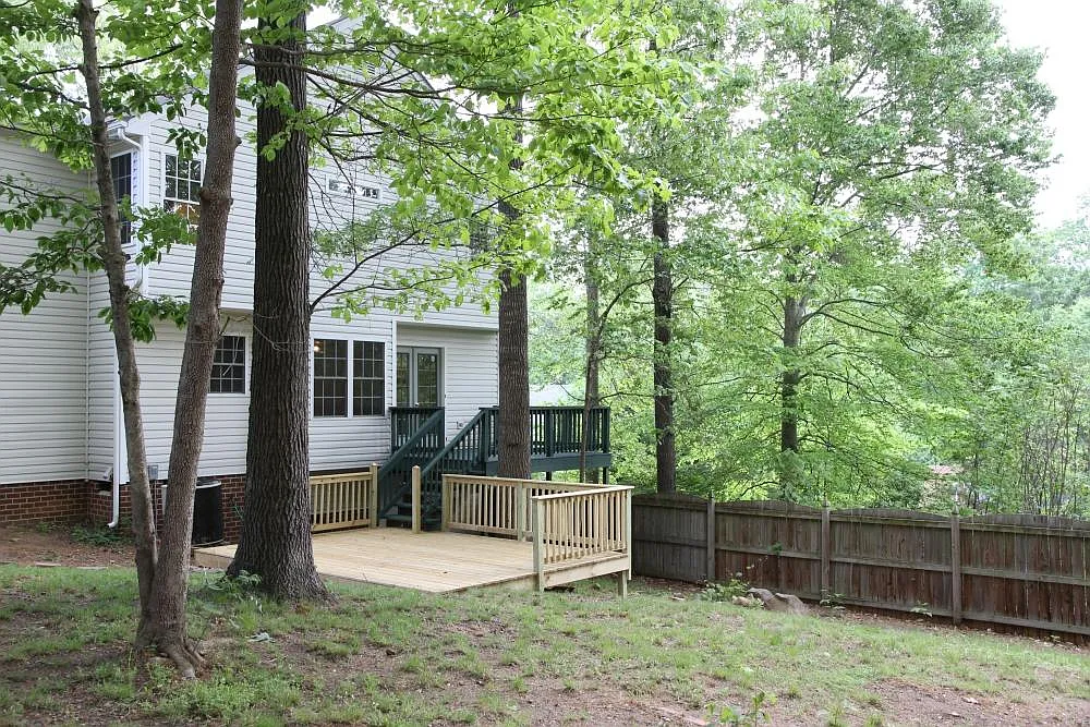 4 bed, 2.5 bath, 1926 sqft, $2,500 — Photo 2