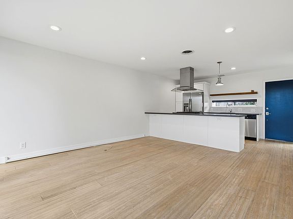 4th image of 4200 Shorecrest Ln #4202