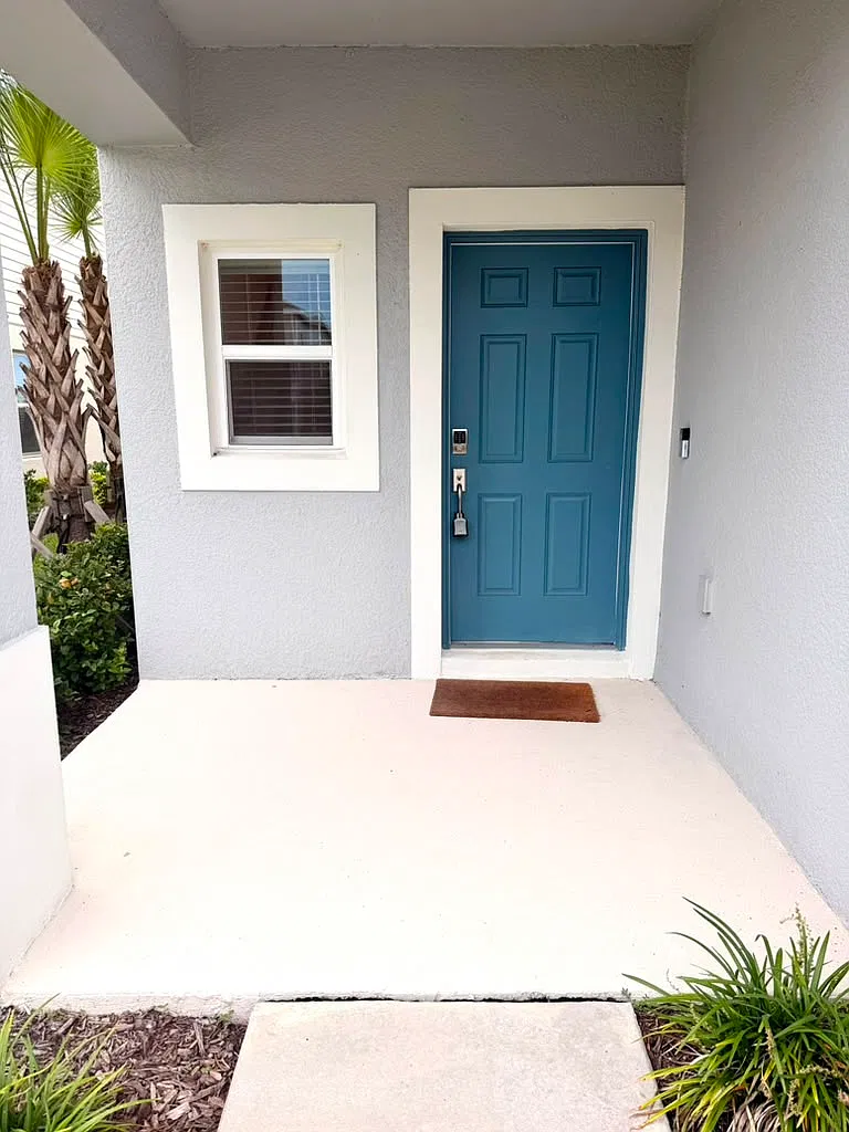3 bed, 2.5 bath, 1555 sqft, $2,100 — Photo 2
