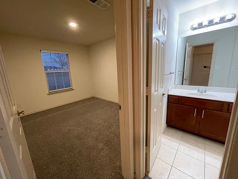 909 Parkplace Rdg — Photo 22