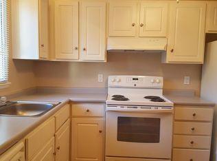 50 Cattail Ln, North Kingstown, RI 02852