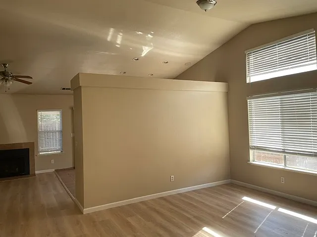 4 bed, 1500 sqft, $2,650 — Photo 3