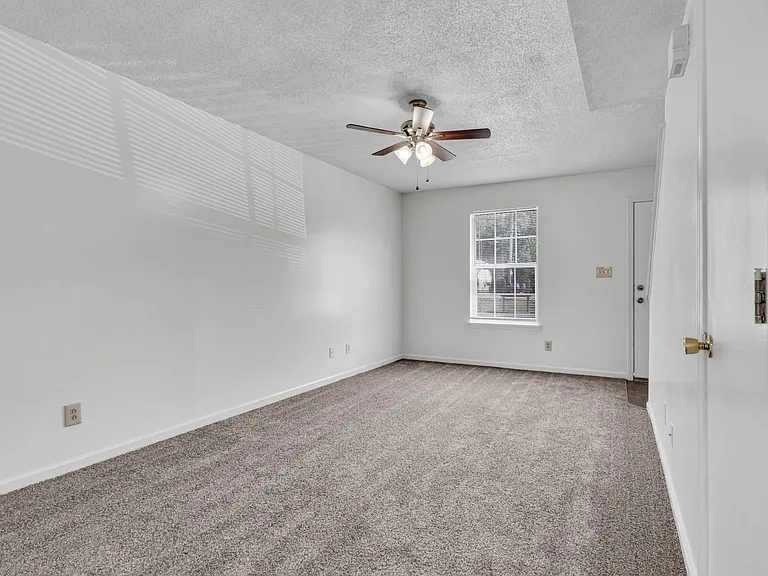 293 Stateline Rd — Photo 5