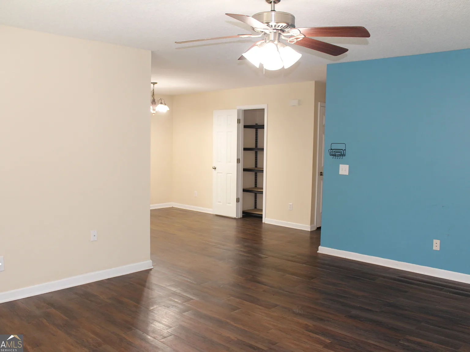 3 bed, 2.0 bath, 1396 sqft, $1,400 — Photo 4