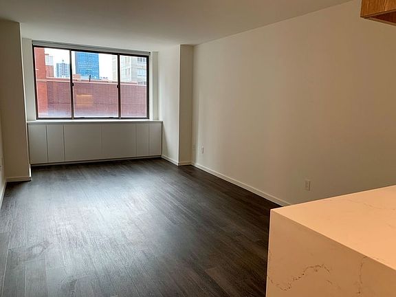 4th image of 520 W 43rd St APT 4S