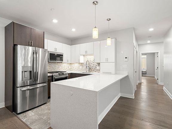 2nd image of 2 Cliveden St Unit 201E