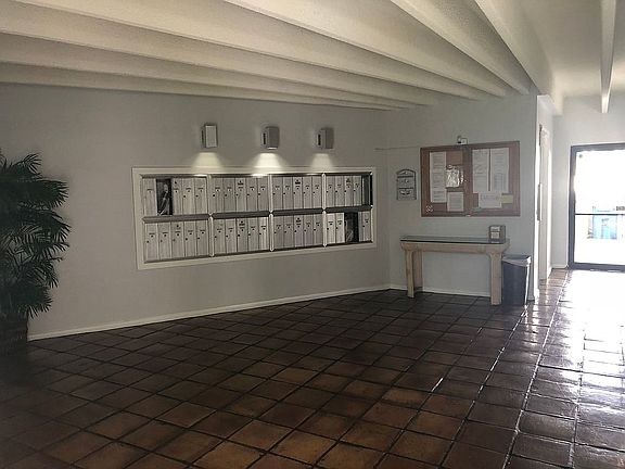 3rd image of 3705 S Flagler Dr APT 17