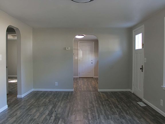 5th image of 925 Airport Rd