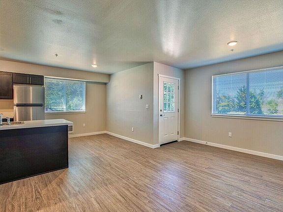 5th image of 2818 Meridian Ave E #2