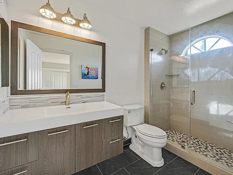 2571 Cherry Hills Dr — Photo 16