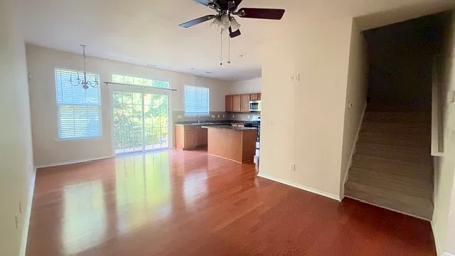3 bed, 2.5 bath, 1401 sqft, $1,800 — Photo 4