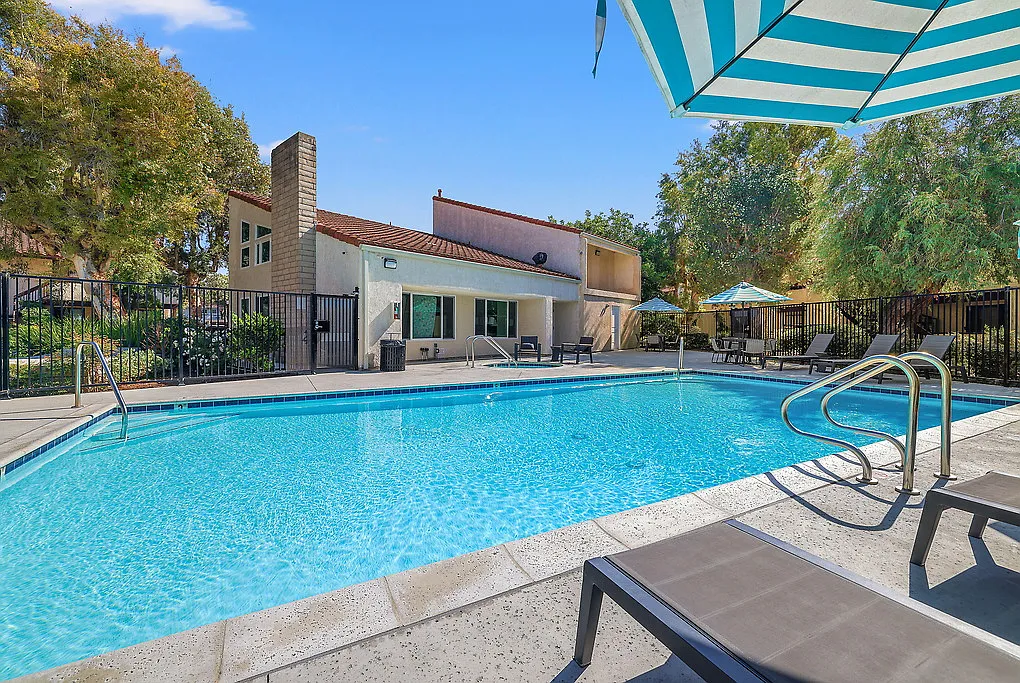 Camarillo Oaks — Photo 1