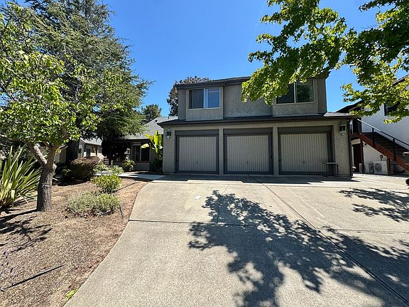 2nd image of 1117 Vista Del Lago