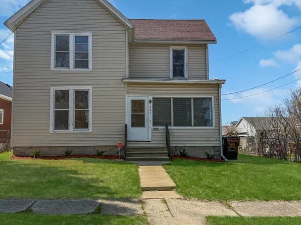 732 S 14th Ave, Freeport, IL 61032