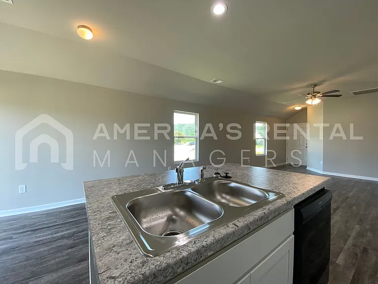 52 Cottage Ln — Photo 11