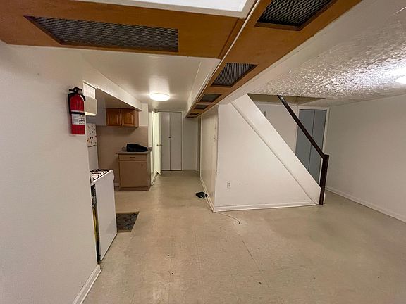3rd image of 2762 Colden Ave #1