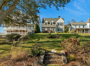 79 S Washington Ave, Niantic, CT 06357