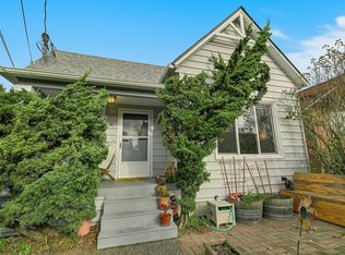 716 N 43rd St APT A, Seattle, WA 98103