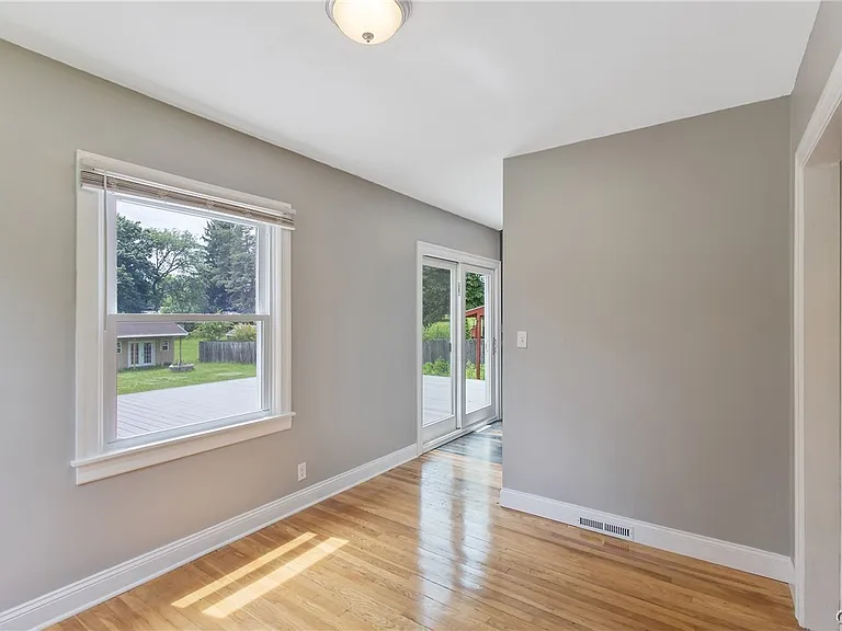 116 E Richmond Rd — Photo 16