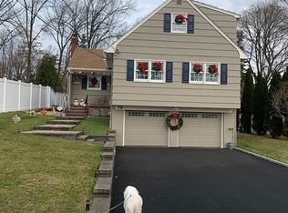 79 Lynwood Rd, Verona, NJ 07044