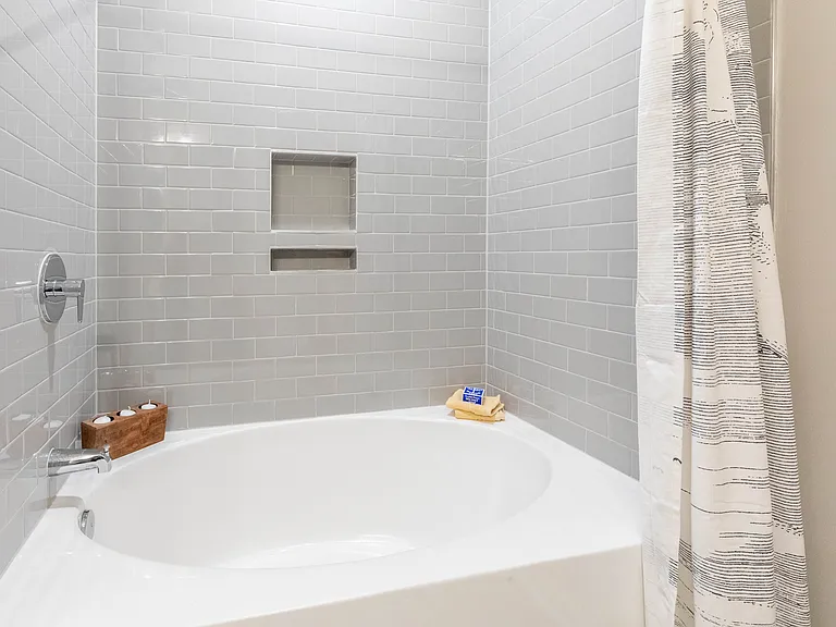 The Jade at Avondale — Photo 21