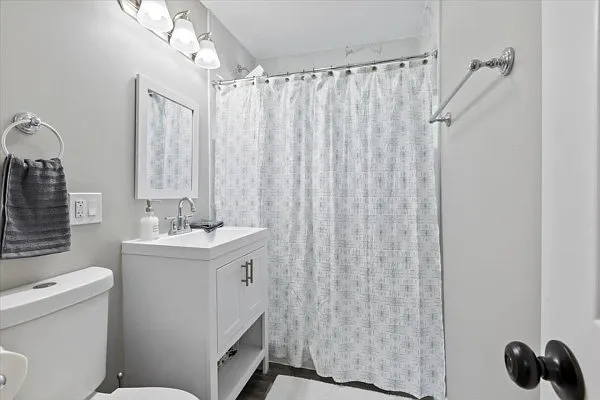 3 bed, 975 sqft, $7,900 — Photo 4