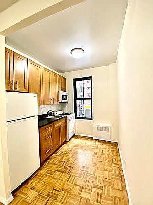 4th image of 510 E 79th St APT 1C