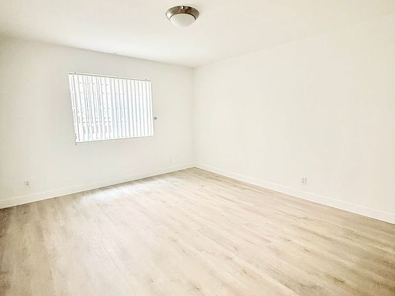 3rd image of 715 S Oxford Ave APT 108