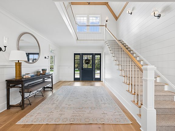 3rd image of 12 Quogo Neck Ln