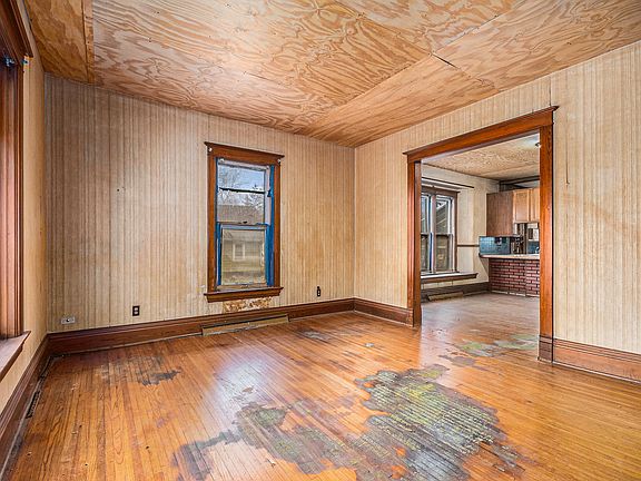 4th image of 919 Clay St