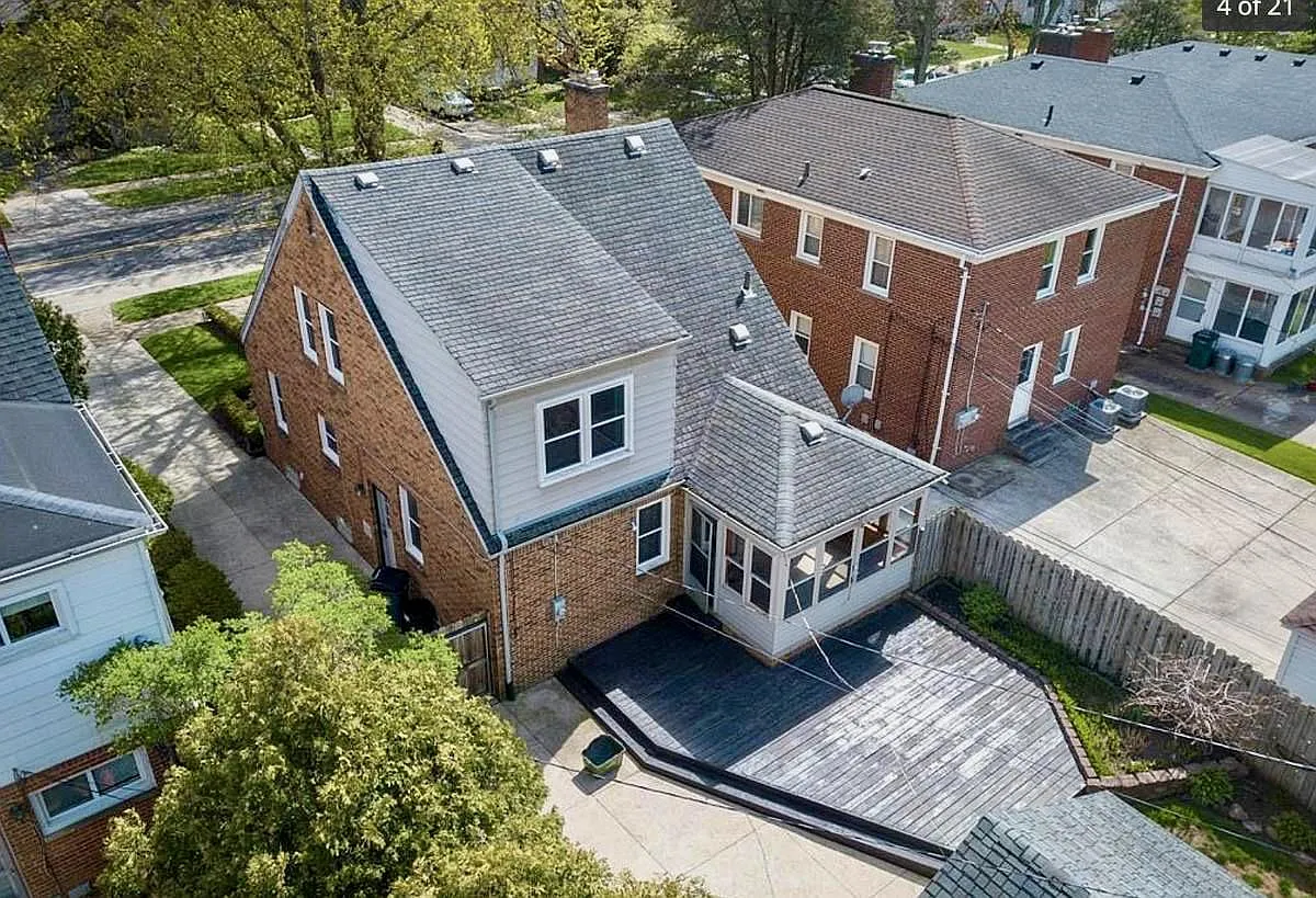 410 Catalpa Dr — Photo 2