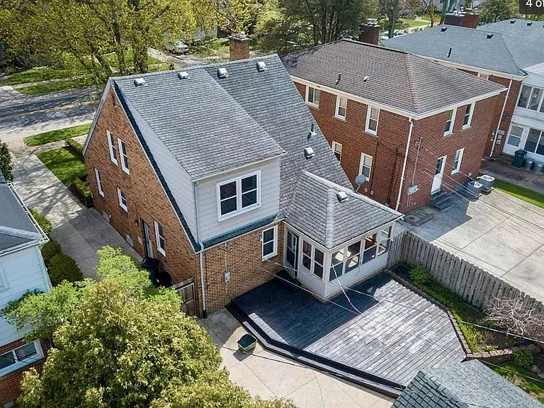 410 Catalpa Dr — Photo 2