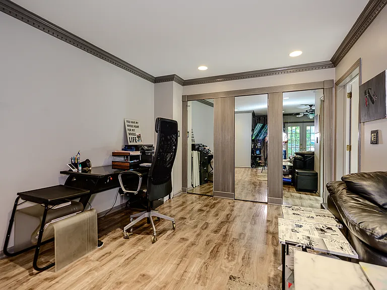 928 Northfield Rd — Photo 5