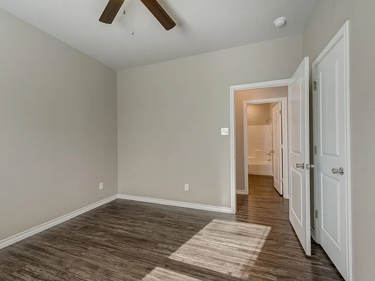 1310 N Reagan St — Photo 13